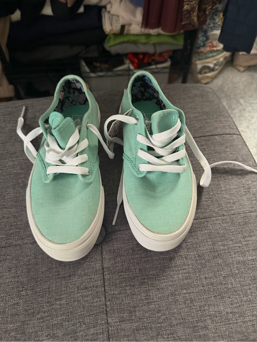 Vans Mint Green Canvas Low-Top Sneakers with White Laces - Picture 2 of 6